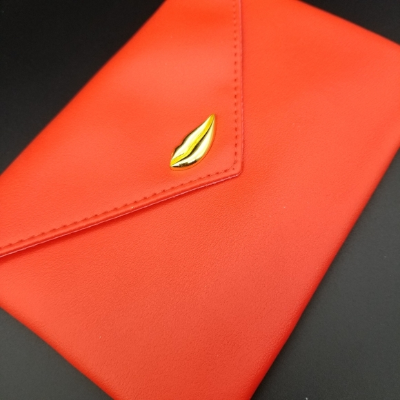 New Ipsy bag - sealed with a kiss - Picture 2 of 3